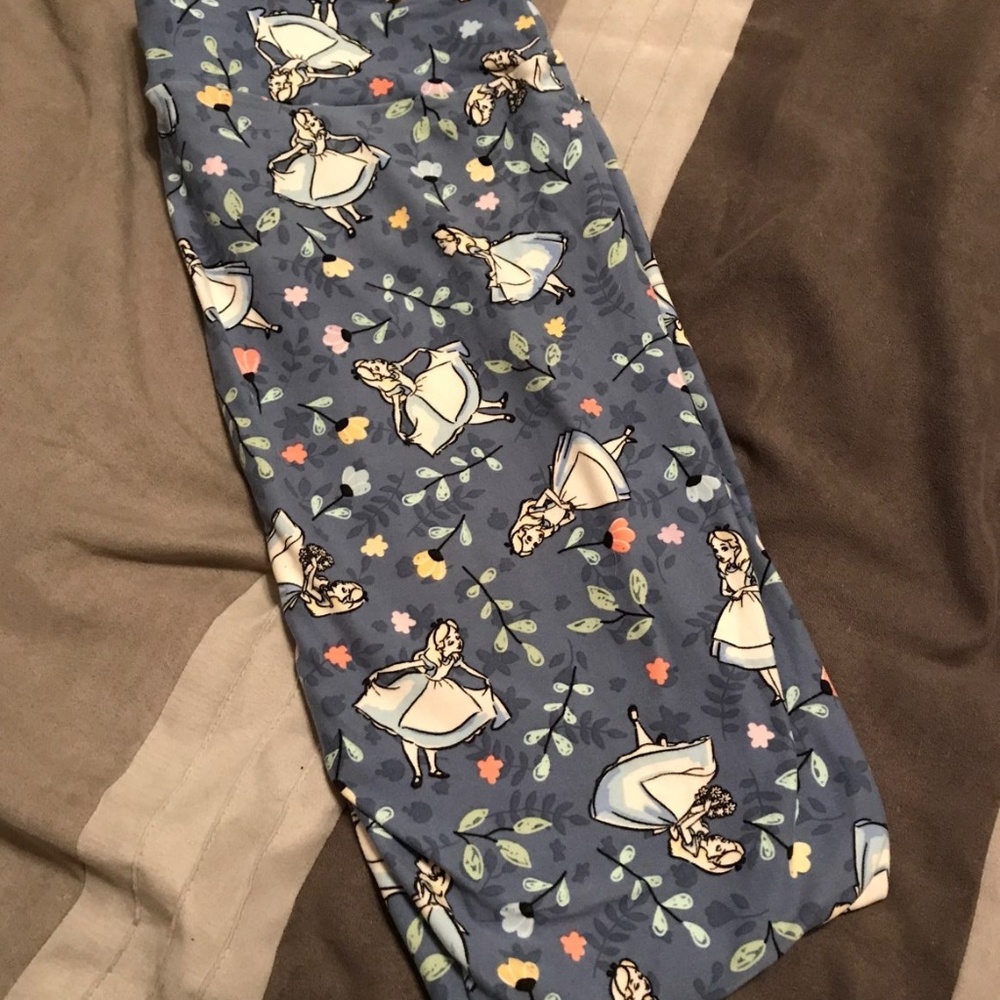 TC Lularoe Disney Leggings - Alice!